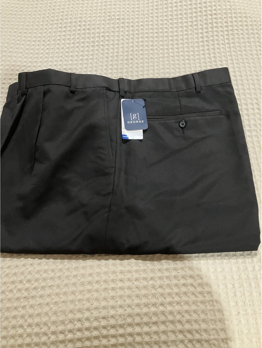Amazon Essentials Men’s Classic-Fit Wrinkle Resistant Pleated-Front Pant 44Wx28L